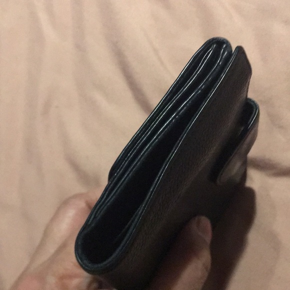 Chanel Black Leather Wallet with Iconic Logo - Picture 13 of 16